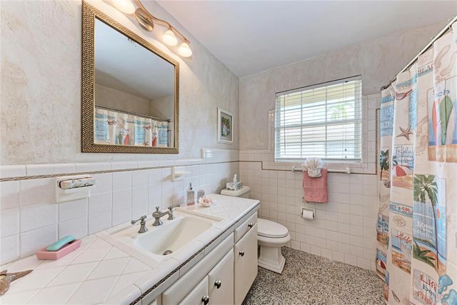 3310 MINEOLA DRIVE, Sarasota, FL 34239