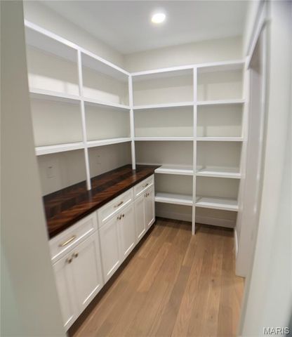 11001 Clayton Road, Clayton, MO 63131