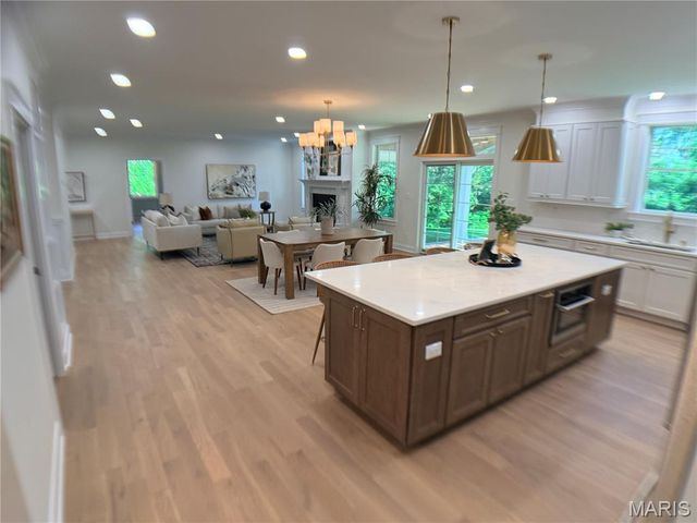 11001 Clayton Road, Clayton, MO 63131