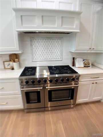 11001 Clayton Road, Clayton, MO 63131