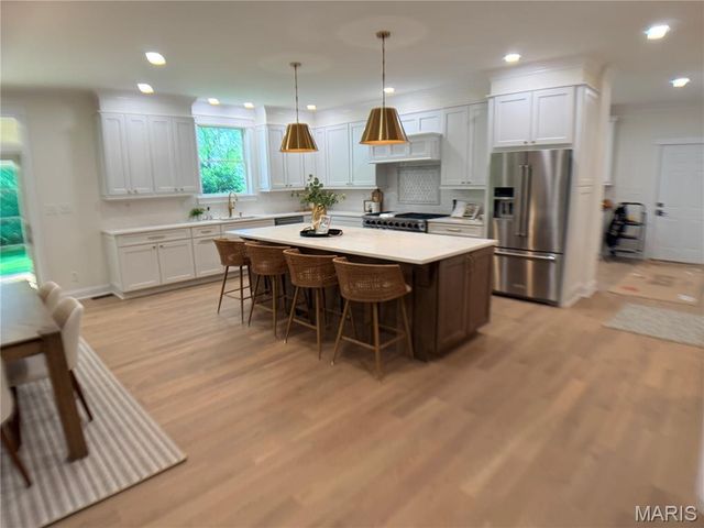 11001 Clayton Road, Clayton, MO 63131