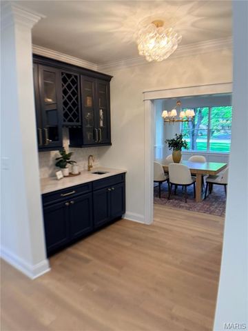 11001 Clayton Road, Clayton, MO 63131