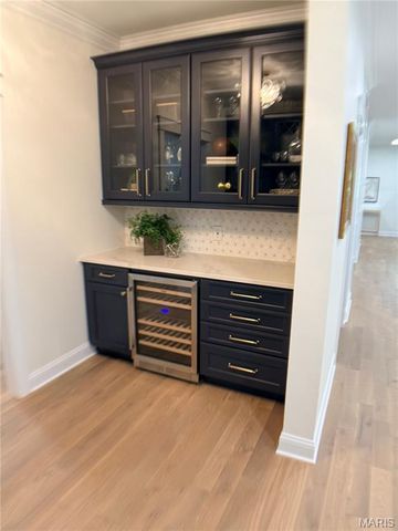 11001 Clayton Road, Clayton, MO 63131