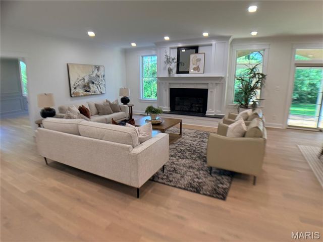 11001 Clayton Road, Clayton, MO 63131