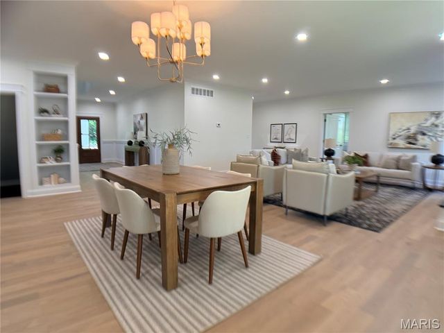 11001 Clayton Road, Clayton, MO 63131