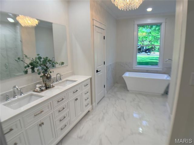 11001 Clayton Road, Clayton, MO 63131