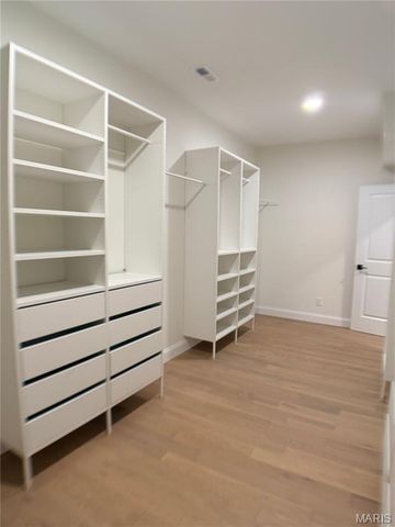 11001 Clayton Road, Clayton, MO 63131