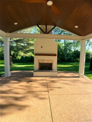 11001 Clayton Road, Clayton, MO 63131