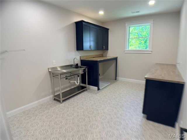 11001 Clayton Road, Clayton, MO 63131