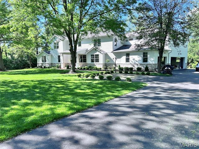 11001 Clayton Road, Clayton, MO 63131