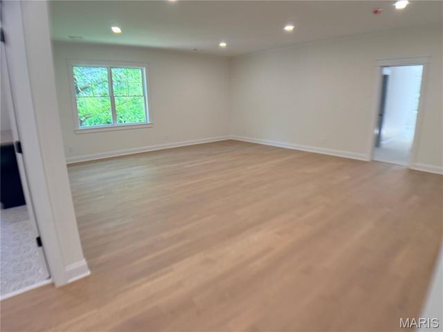 11001 Clayton Road, Clayton, MO 63131