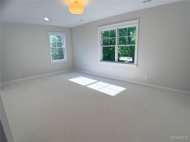 11001 Clayton Road, Clayton, MO 63131