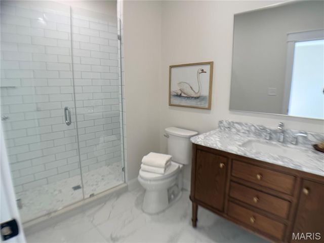 11001 Clayton Road, Clayton, MO 63131