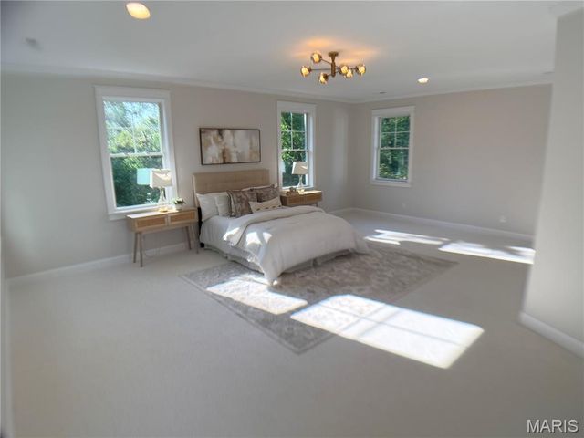 11001 Clayton Road, Clayton, MO 63131