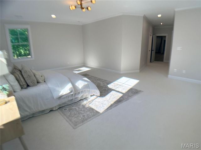 11001 Clayton Road, Clayton, MO 63131