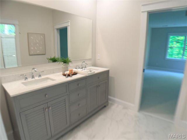 11001 Clayton Road, Clayton, MO 63131