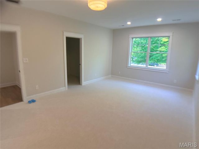 11001 Clayton Road, Clayton, MO 63131