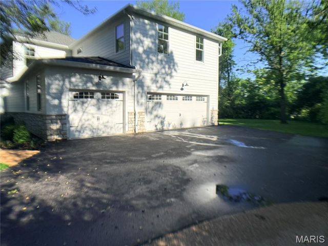 11001 Clayton Road, Clayton, MO 63131