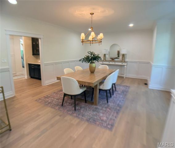 11001 Clayton Road, Clayton, MO 63131