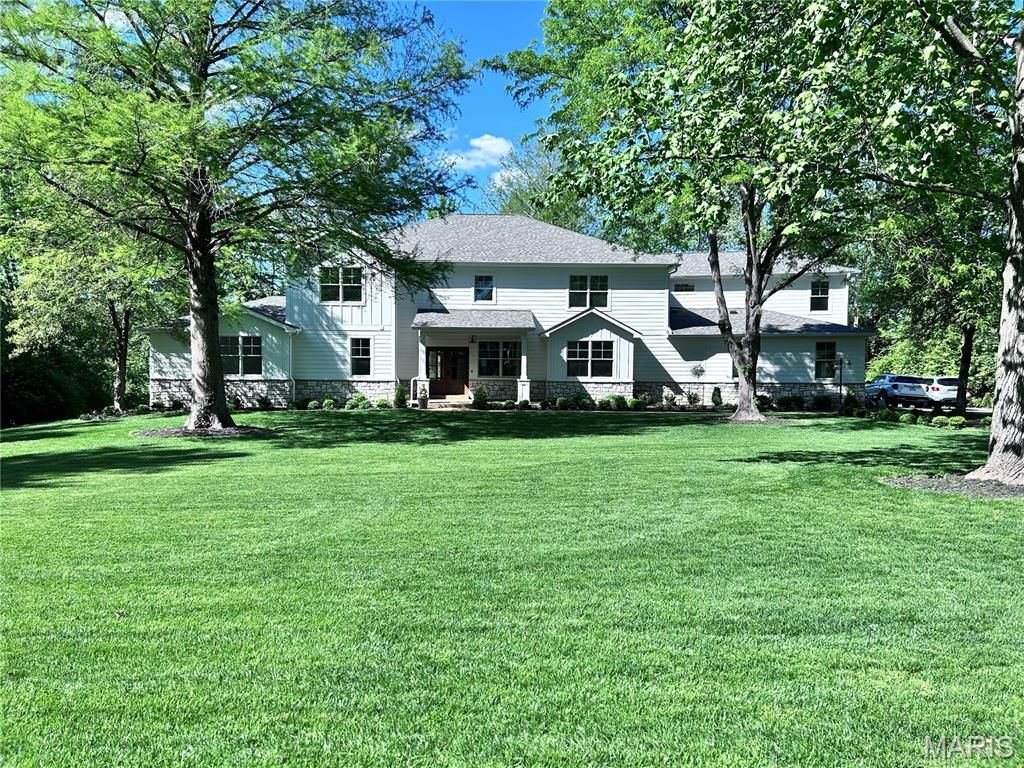 11001 Clayton Road, Clayton, MO 63131