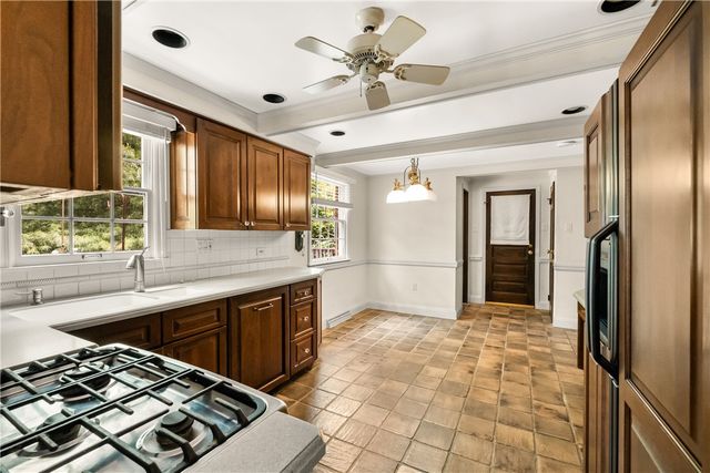 1942 Overland Ct, Mccandless, PA 15101