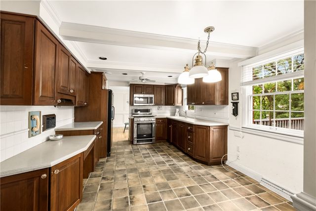 1942 Overland Ct, Mccandless, PA 15101
