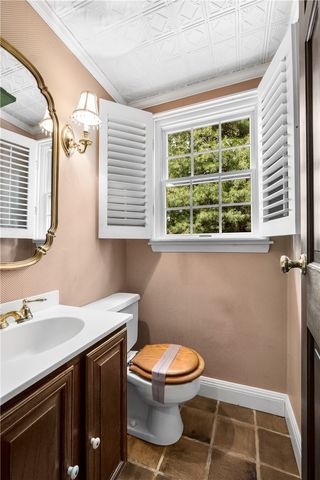 1942 Overland Ct, Mccandless, PA 15101