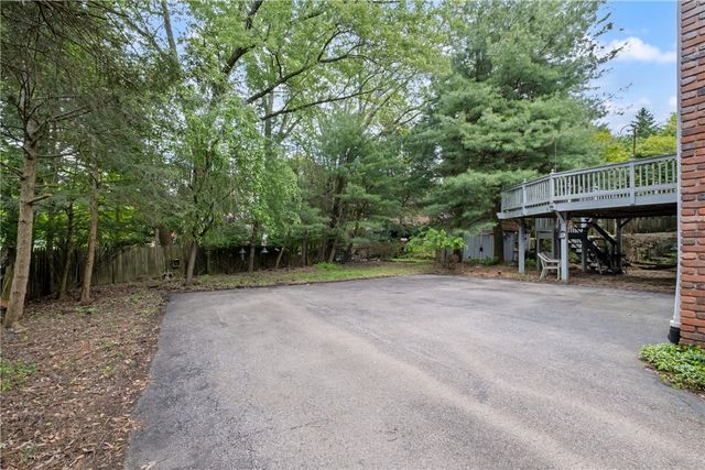 1942 Overland Ct, Mccandless, PA 15101