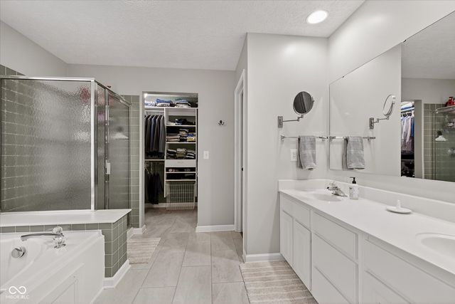 8927 Winterberry Court, Zionsville, IN 46077