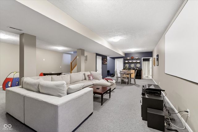 8927 Winterberry Court, Zionsville, IN 46077