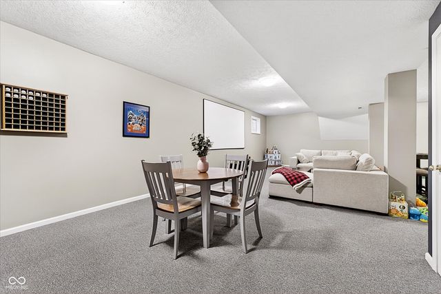 8927 Winterberry Court, Zionsville, IN 46077