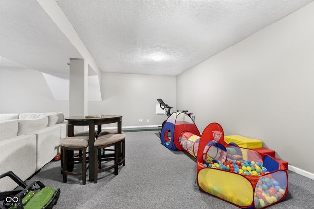 8927 Winterberry Court, Zionsville, IN 46077