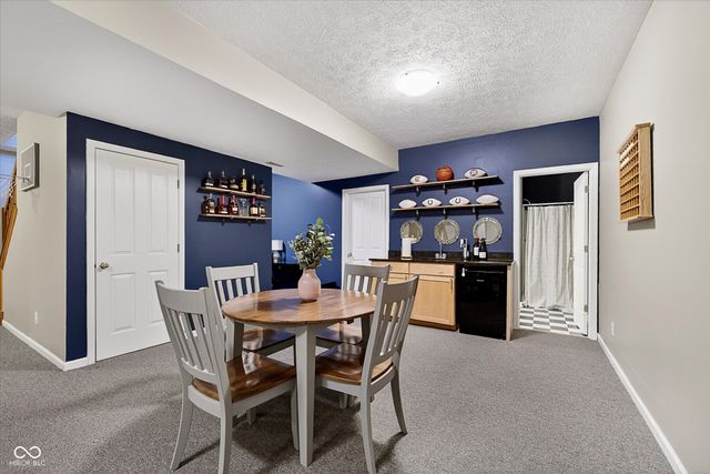 8927 Winterberry Court, Zionsville, IN 46077