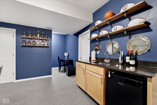 8927 Winterberry Court, Zionsville, IN 46077