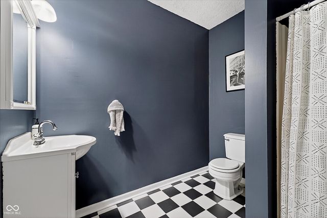 8927 Winterberry Court, Zionsville, IN 46077