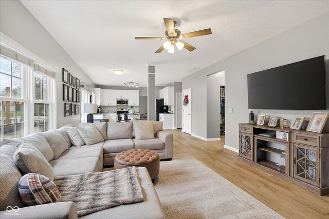 8927 Winterberry Court, Zionsville, IN 46077