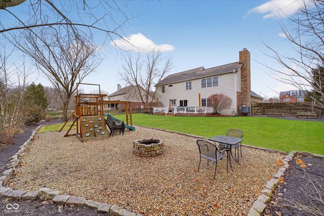 8927 Winterberry Court, Zionsville, IN 46077