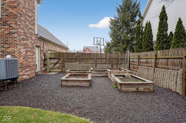 8927 Winterberry Court, Zionsville, IN 46077
