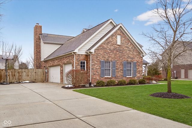 8927 Winterberry Court, Zionsville, IN 46077
