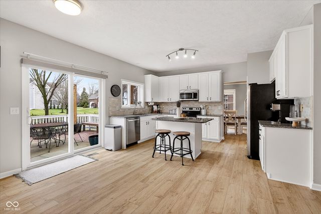 8927 Winterberry Court, Zionsville, IN 46077