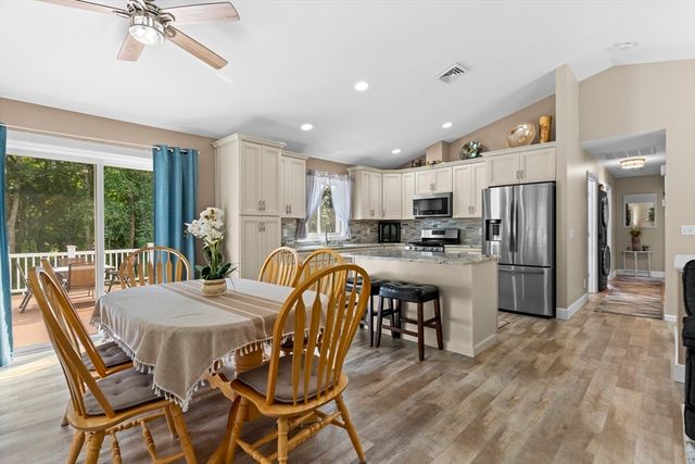 2 Cutter Ln, Dartmouth, MA 02748