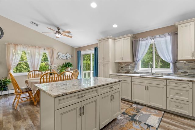 2 Cutter Ln, Dartmouth, MA 02748