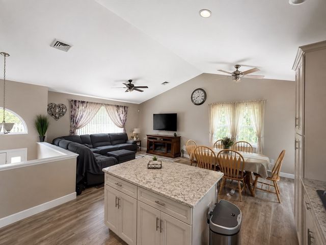 2 Cutter Ln, Dartmouth, MA 02748