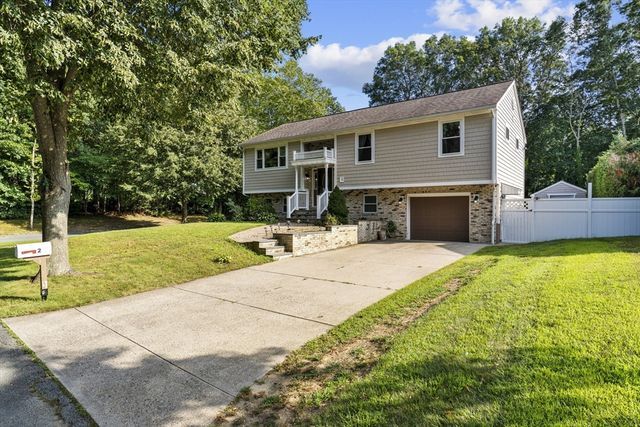 2 Cutter Ln, Dartmouth, MA 02748