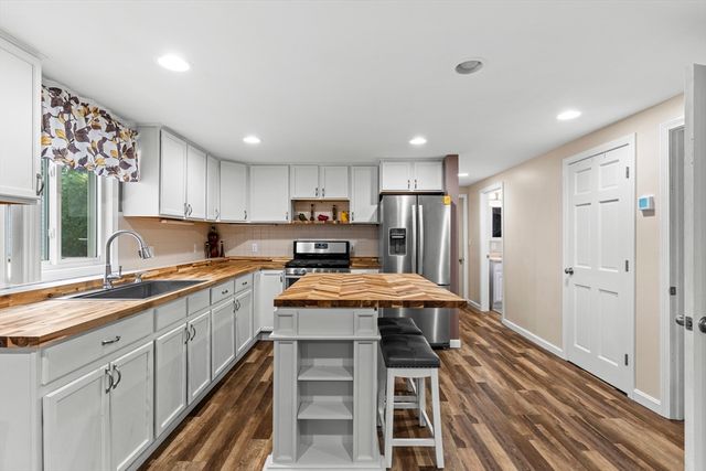 2 Cutter Ln, Dartmouth, MA 02748