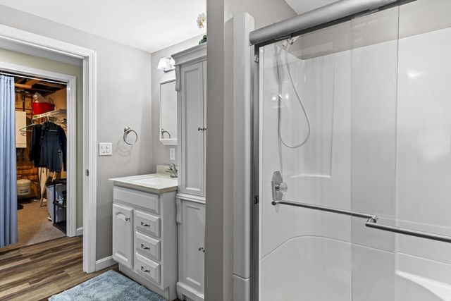 2 Cutter Ln, Dartmouth, MA 02748