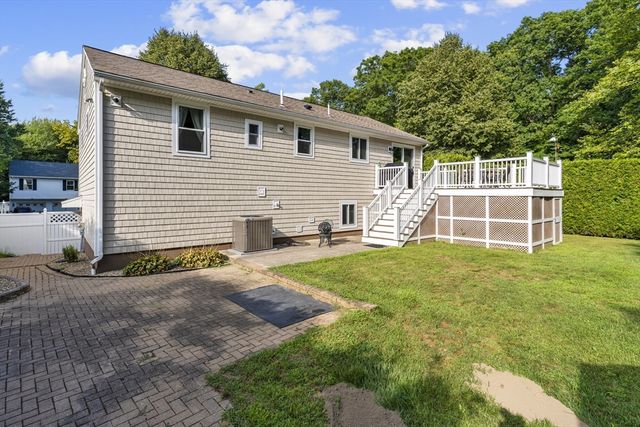 2 Cutter Ln, Dartmouth, MA 02748