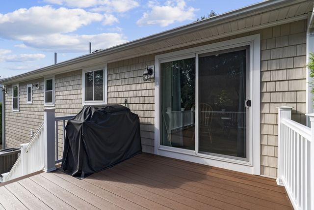 2 Cutter Ln, Dartmouth, MA 02748