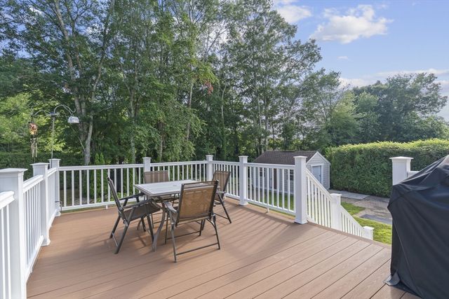 2 Cutter Ln, Dartmouth, MA 02748