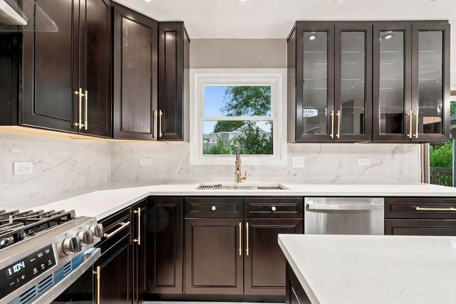 1221 W Sable Drive, Addison, IL 60101
